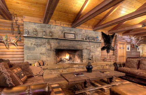 Weston Cabin | Rejuvenating bald eagle cabin with Shower Jacuzzi