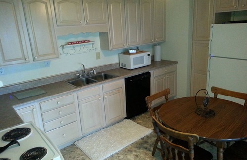 Pinetown House | Relatively Secluded Location Yet Only 10 Minute Drive To Pubs And Restaurants.
