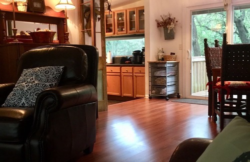 Oakland Estates House | Relax among the oaks! Watch deer and wildlife meander by! Make new memories!