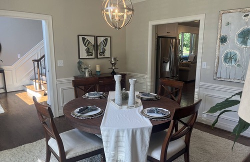 Lake Forest House | Relax and enjoy Golden Retreat while in town for the Kentucky Derby Festivities.