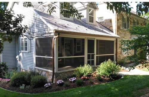 Steelville House | Relax and enjoy this unique and quiet space