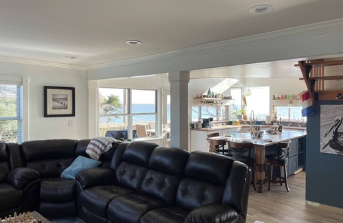 Carteret County House | Relax and Escape! Come enjoy this secluded waterfront property.