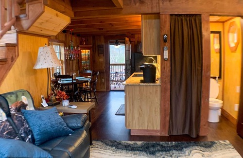 Shenandoah Cabin | Relax and get away in the tree tops in our Eagle's Nest Tree House