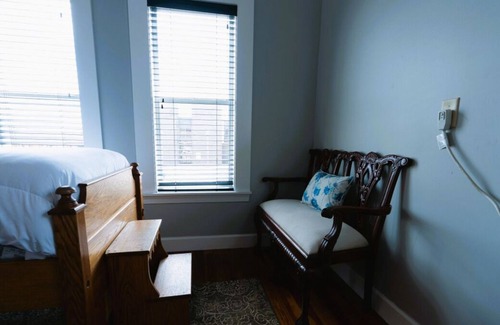 Arcadia Historic District House | Relax and Recharge! Free Onsite Parking, Short Drive to Lake Katherine