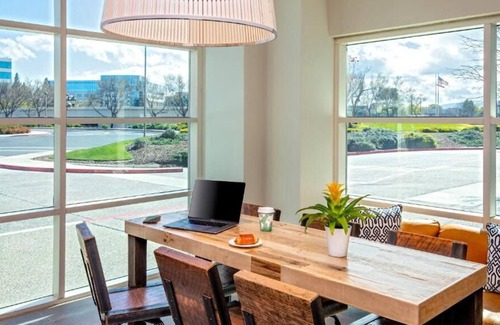 Redwood Shores House | Relax and Recharge! Pet-friendly Accommodation with Scenic Views, Outdoor Pool!