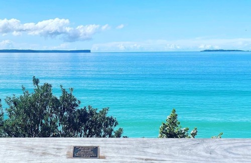 Vincentia House | Relax and Revive in Vincentia/Jervis Bay - Luxurious 4br home with Spa and BBQ