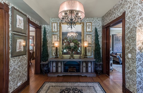 Pilot Point House | Relax and rewind and the Victorian retreat