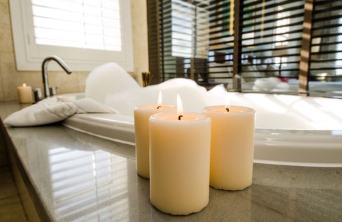 Paget Hotel | Relax and Unwind! 4 Comfortable Units, Outdoor Pool, FREE Parking, Near Aboretum