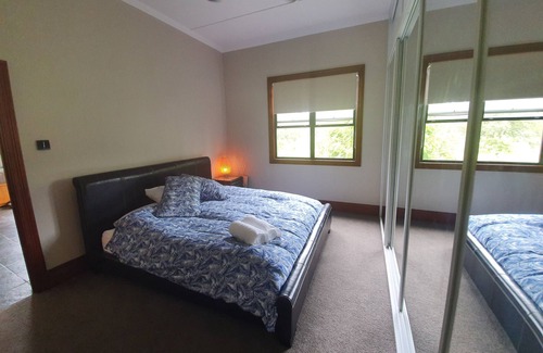 Salt Ash House | RELAX AND UNWIND AND ENJOY THE COASTAL VIBE.
