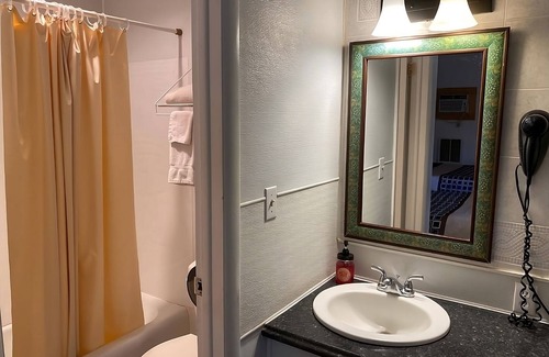 Fairview Hotel | Relax and Unwind at Knights Inn Fairview! 4 Comfortable Units, Pet-friendly
