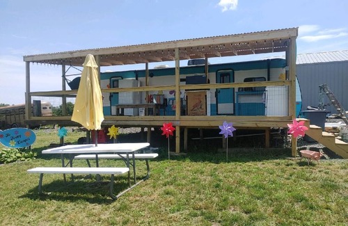 Scottsville House | Relax and unwind at The Happy Camper Scottsville!