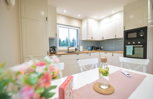 Oswiecim Apartment | Relax and unwind in a cosy atmosphere with a unique view.