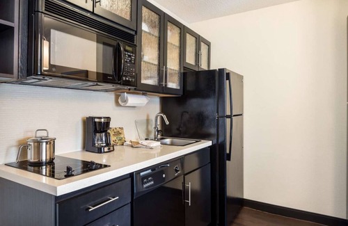 Plano Resort | Relax and Unwind in Style! Pet-friendly Property, Fully-equipped Kitchen!