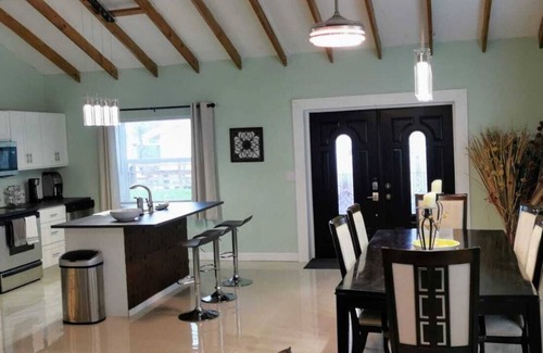 Conch Bar Villa | Relax and unwind in this quiet charming beachside village