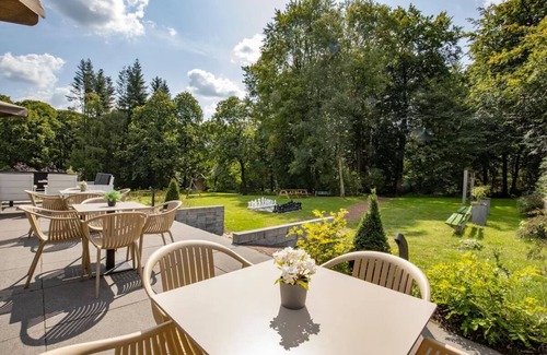 Zon en Schild House | Relax and Unwind on the Garden Terrace, with Golf Nearby and Free Parking