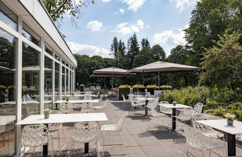 Zon en Schild House | Relax and Unwind on the Garden Terrace, with Golf Nearby and Free Parking