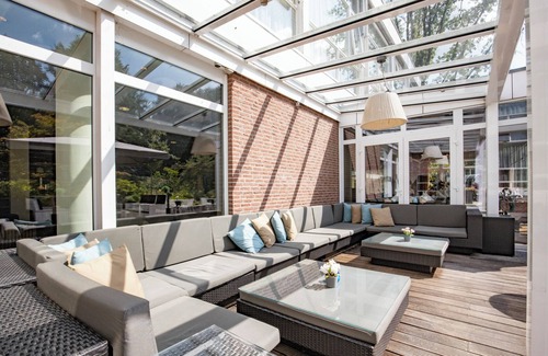 Zon en Schild House | Relax and Unwind on the Garden Terrace, with Golf Nearby and Free Parking