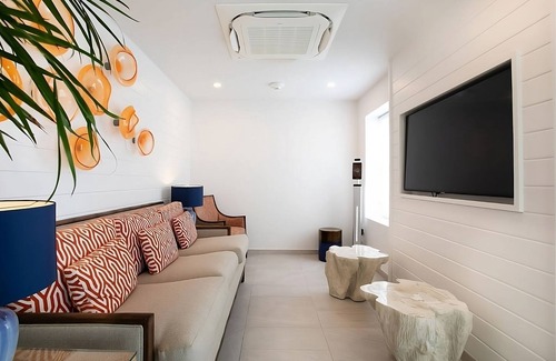 Pelican Key Hotel | Relax and Unwind! Onsite Pool, Free Parking, Beach Front Property