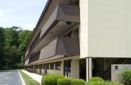 Secaucus House | Relax and Unwind! Pet-Friendly Property, Minutes to Meadowlands Outlet Mall!