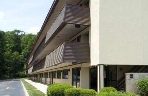 Secaucus House | Relax and Unwind! Pets Allowed, Free Parking, Short Drive to MetLife Stadium