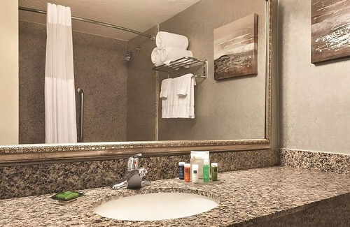 Fort Worth Hotel | Relax and Unwind! Pool, Free Parking, Near Modern Art Museum of Fort Worth