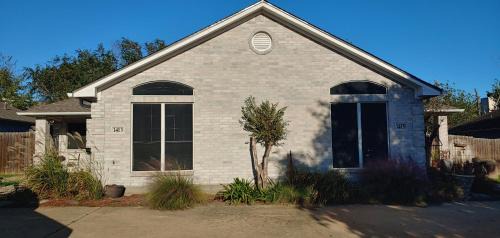 College Station House | Relax and Unwind