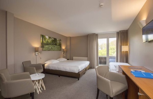 Velsen-Zuid Hotel | Relax and Unwind with Free Parking, On-Site Dining, and Stunning Lake View
