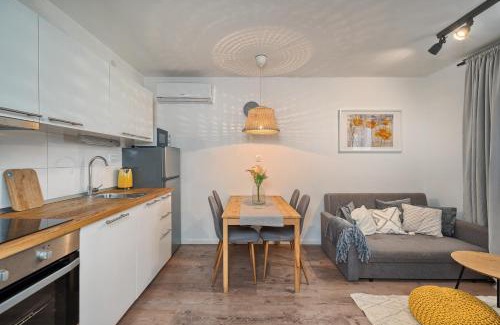 Srinjine Apartment | Relax apartment Split area with jacuzzi and mountain view