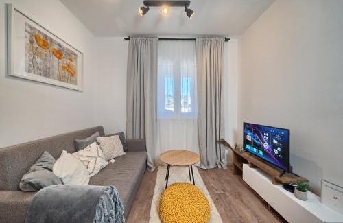 Srinjine Apartment | Relax apartment Split area with jacuzzi and mountain view