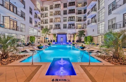 12th Street Apartment | Relax at Cityline I Premium 2BR in Dallas