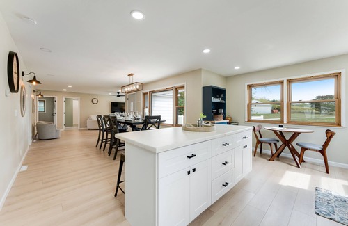 Leland House | Relax at Dutch Hollow Lake in an idyllic farmhouse minutes from the laken