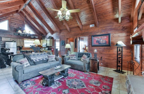 Branson Cedars Cabin | Relax at Moose Creek Cabin | 3 Bed, 3 Bath