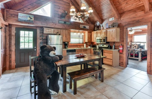 Branson Cedars Cabin | Relax at Moose Creek Cabin | 3 Bed, 3 Bath