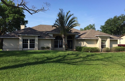 Auburndale House | Relax at Southern Exposure in Auburndale with a Pool & 76 Acre Private Lake.