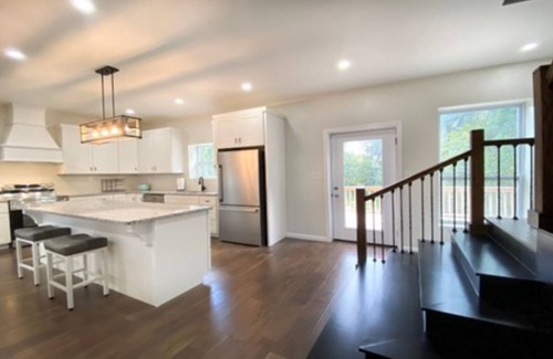 McMinnville House | Relax at the Modern Farmhouse known as the 73 at Magnolia Corner.