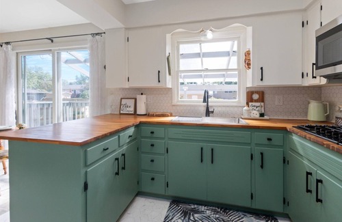 West End House | Relax at this peaceful and centrally-located place on the west end of Billings.