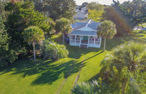 Cedar Point Cottage | Relax by the River at the Cottage at Cedar Point
