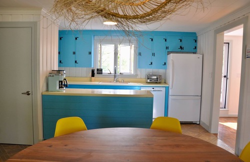 York Beach House | Relax by the Shore only a 7 min walk to Cape Neddick beach.