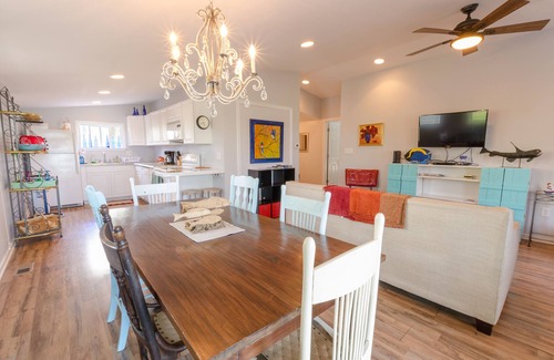 Colonial Beach Apartment | Relax & Enjoy Colonial Beach in this 2 Bedroom Apt. w/great river view, sleeps 4