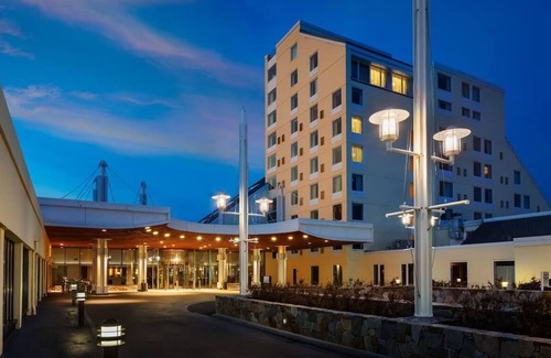 Goat Island Hotel | Relax & Explore! Pet-Friendly, Pool, Near Downtown Shops & Historical Museum!