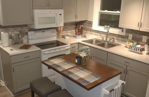 Murfreesboro Other | Relax Farm house - Self check in/WIFI -Tiny House