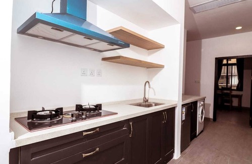 Masaki House | Relax in 2BR apartment w/wifi, gym & pool