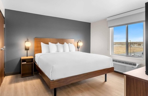 Cheyenne Hotel | Relax in a Clean & Contemporary Suite w/Fully Equipped Kitchen Near Downtown