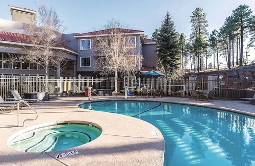Woodlands Village Hotel | Relax in a Cozy Hotel Room w/Poolside Loungers & Hot Tub Access