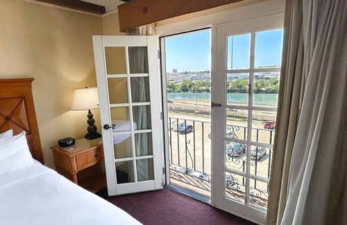 Western Division Hotel | Relax in a Modern Room w/Pool Access & Scenic Views of Historic Laredo