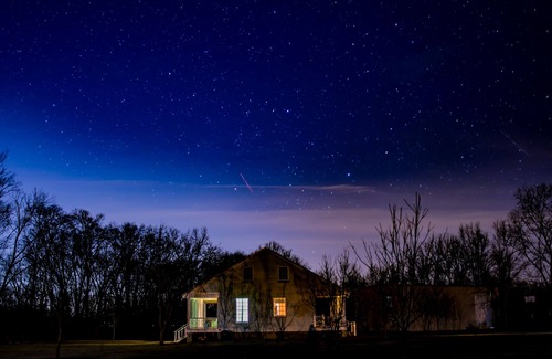 England Cottage | Relax in a Pecan Orchard 15 min. from Airport