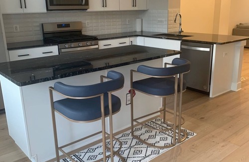 Ashburn House | Relax in an upscale modern new town house. 10 minutes from Dulles Int'l Airport.