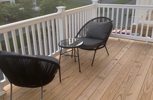 Ashburn House | Relax in an upscale modern new town house. 10 minutes from Dulles Int'l Airport.