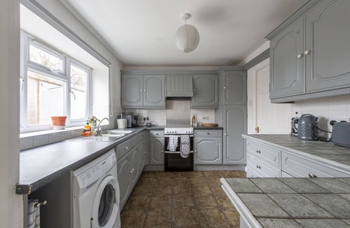 Endlebury House | Relax in comfort in Chingford!