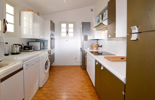 Isolella House | Relax in Corsica and in this beautiful architect's house with a large garden.